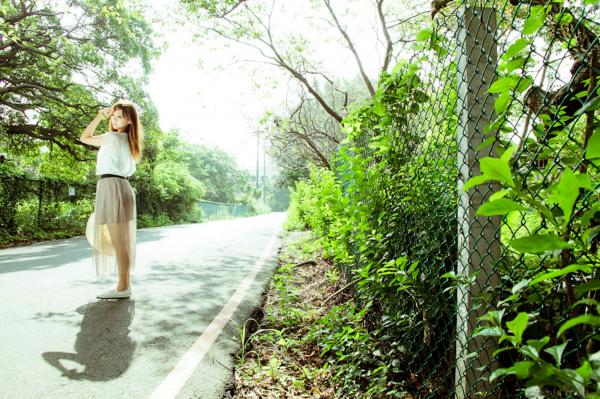    台湾模特熊维妮《美军宿舍随拍》写真集：清新文艺女神的复古户外街拍与治愈系私房影像第17张图片