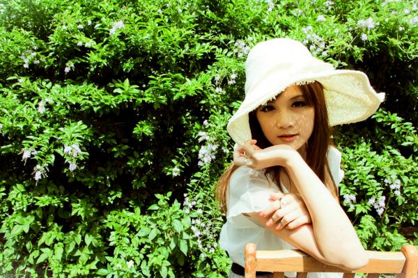    台湾模特熊维妮《美军宿舍随拍》写真集：清新文艺女神的复古户外街拍与治愈系私房影像第37张图片