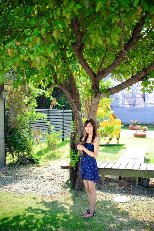    台湾正妹果子MM/张凯洁《华山文创园》清新街拍写真，户外文艺气质邻家女神私房合集第2张图片