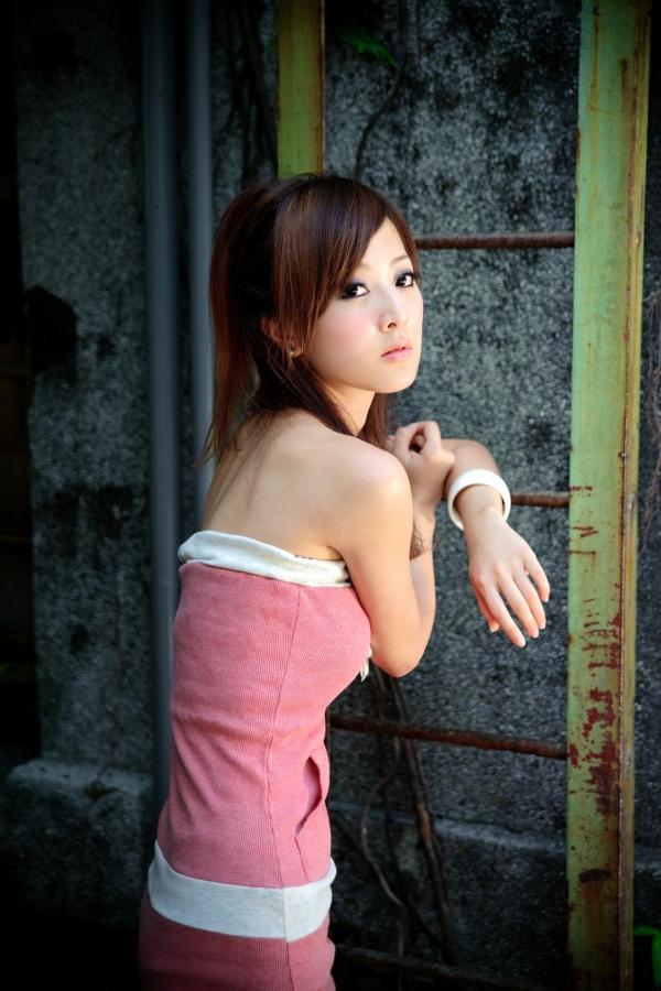    台湾正妹果子MM/张凯洁《华山文创园》清新街拍写真，户外文艺气质邻家女神私房合集第32张图片
