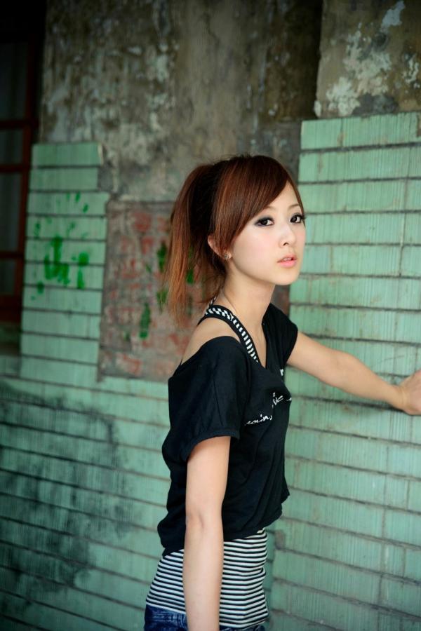    台湾正妹果子MM/张凯洁《华山文创园》清新街拍写真，户外文艺气质邻家女神私房合集第40张图片
