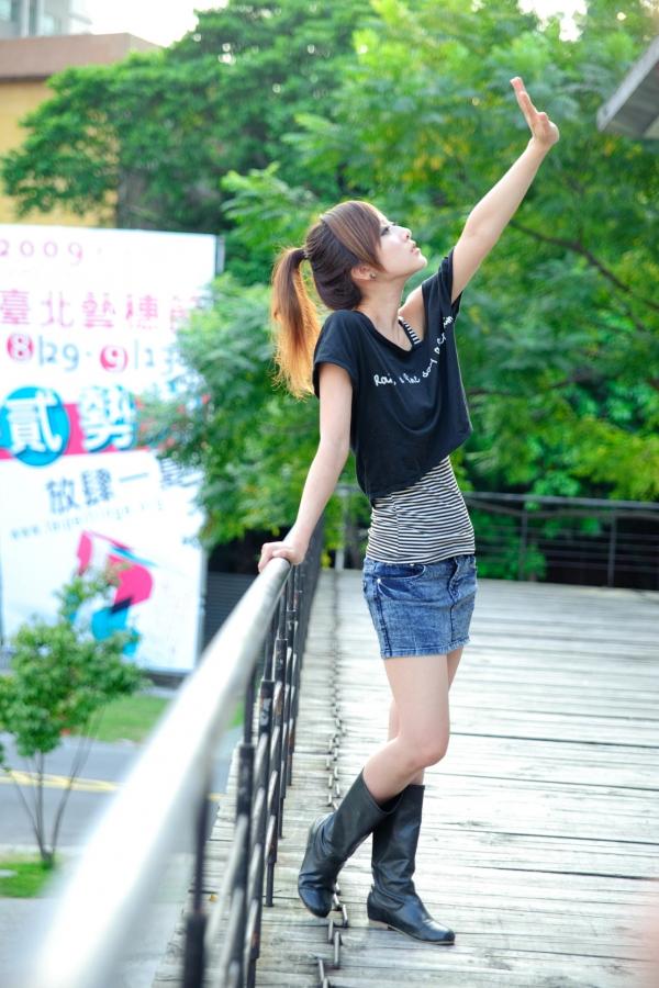    台湾正妹果子MM/张凯洁《华山文创园》清新街拍写真，户外文艺气质邻家女神私房合集第50张图片