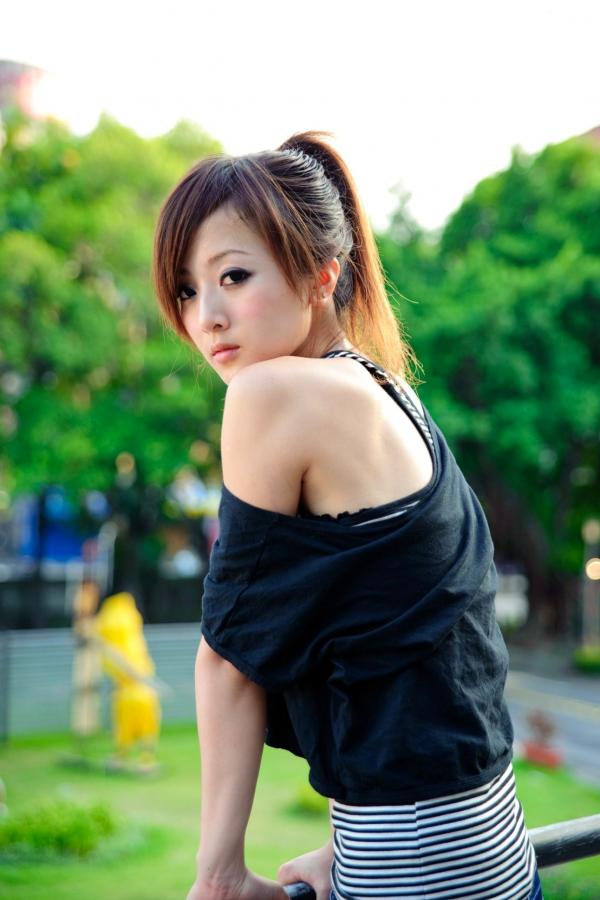    台湾正妹果子MM/张凯洁《华山文创园》清新街拍写真，户外文艺气质邻家女神私房合集第51张图片