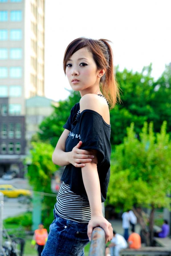    台湾正妹果子MM/张凯洁《华山文创园》清新街拍写真，户外文艺气质邻家女神私房合集第53张图片