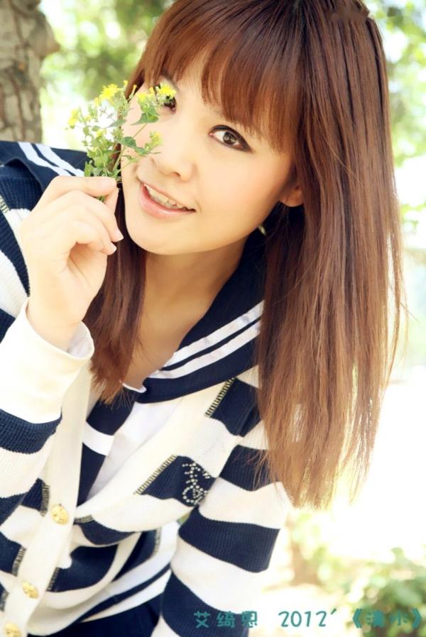    台湾嫩模Iris艾绮恩居家写真大合集，圣诞少女与甜美厨娘的双重魅力，清新可爱治愈系风格第36张图片