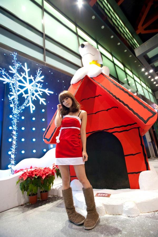    台湾正妹果子MM张凯洁《聖誕前夕夜拍》写真，清新毛衣针织帽与性感圣诞装街拍，璀璨夜景背景下的治愈系圣诞女神第8张图片