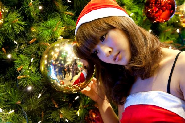    台湾正妹果子MM张凯洁《聖誕前夕夜拍》写真，清新毛衣针织帽与性感圣诞装街拍，璀璨夜景背景下的治愈系圣诞女神第33张图片
