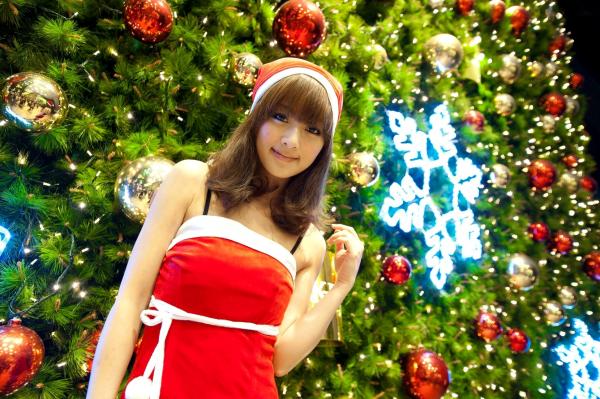    台湾正妹果子MM张凯洁《聖誕前夕夜拍》写真，清新毛衣针织帽与性感圣诞装街拍，璀璨夜景背景下的治愈系圣诞女神第38张图片