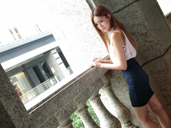    台湾模特Winnie小雪信义商圈街拍写真，优雅职场装束展现知性气质与迷人美腿第84张图片