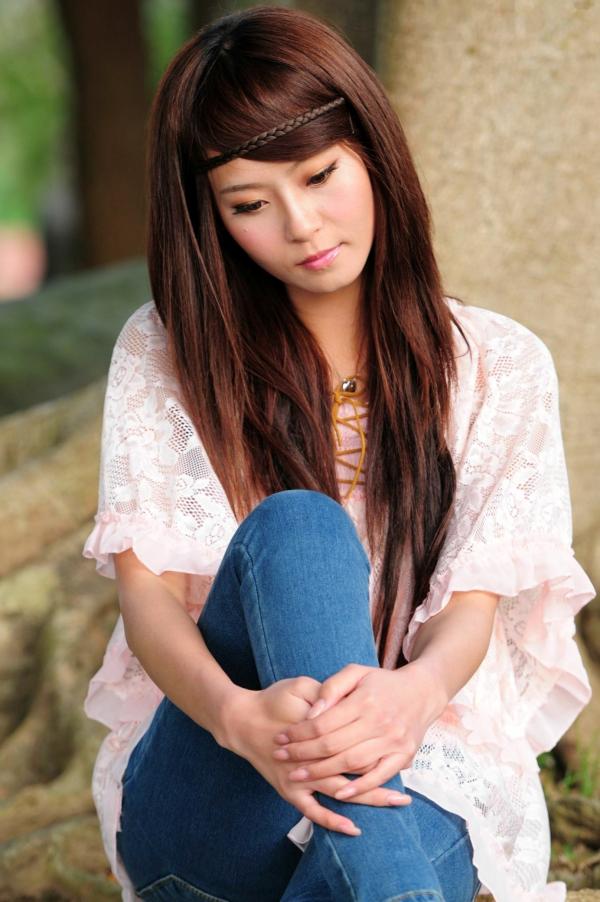    台湾正妹Winnie庄温妮户外街拍，紧身牛仔裤展现修长美腿，清新甜美气质写真集第44张图片