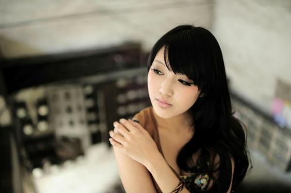    台湾正妹Jill陈玮廷《城南旧事》户外街拍写真，清新碎花裙展现修长美腿，充满都市复古时尚感第27张图片