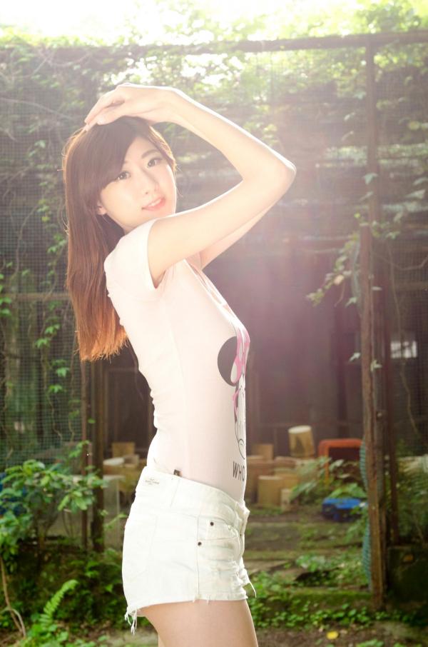    台湾正妹Queena林茉晶校园清新外拍写真集_活力青春风与甜美邻家气质展示第11张图片