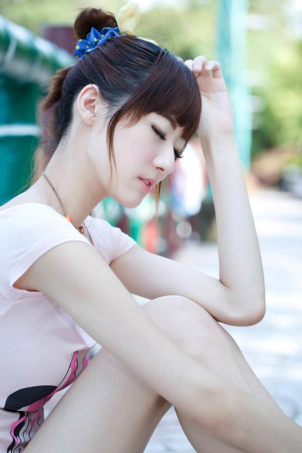    台湾正妹Queena林茉晶校园清新外拍写真集_活力青春风与甜美邻家气质展示第12张图片