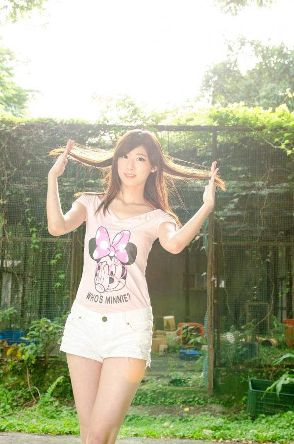    台湾正妹Queena林茉晶校园清新外拍写真集_活力青春风与甜美邻家气质展示第14张图片