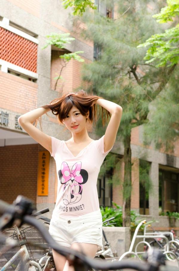    台湾正妹Queena林茉晶校园清新外拍写真集_活力青春风与甜美邻家气质展示第15张图片