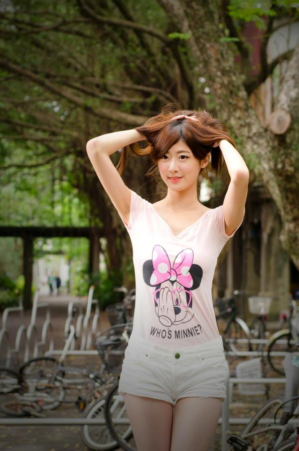    台湾正妹Queena林茉晶校园清新外拍写真集_活力青春风与甜美邻家气质展示第16张图片