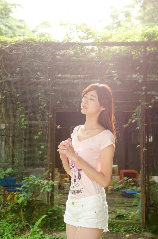    台湾正妹Queena林茉晶校园清新外拍写真集_活力青春风与甜美邻家气质展示第18张图片