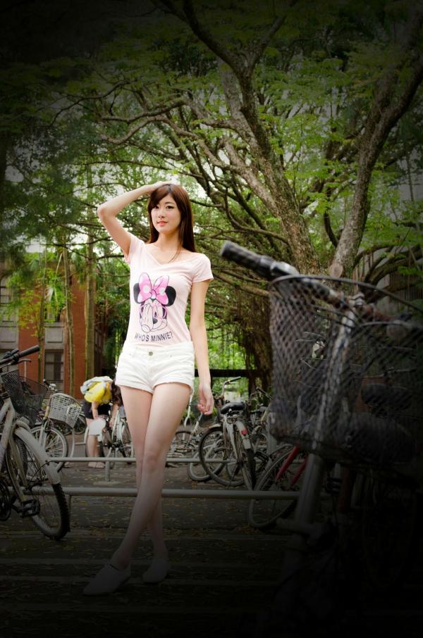    台湾正妹Queena林茉晶校园清新外拍写真集_活力青春风与甜美邻家气质展示第19张图片