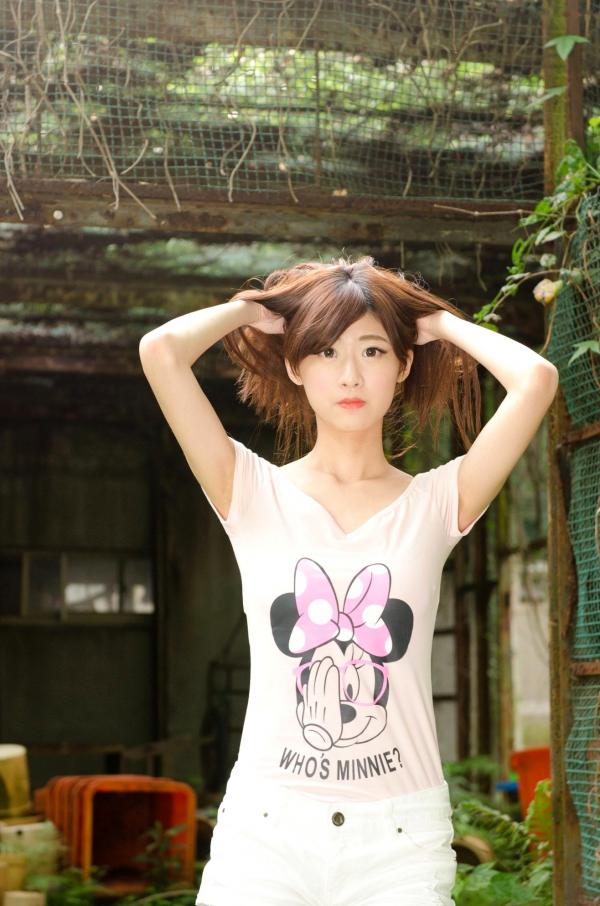   台湾正妹Queena林茉晶校园清新外拍写真集_活力青春风与甜美邻家气质展示第21张图片