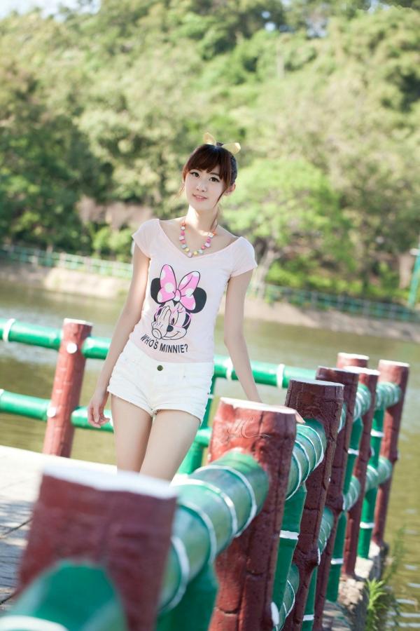    台湾正妹Queena林茉晶校园清新外拍写真集_活力青春风与甜美邻家气质展示第22张图片