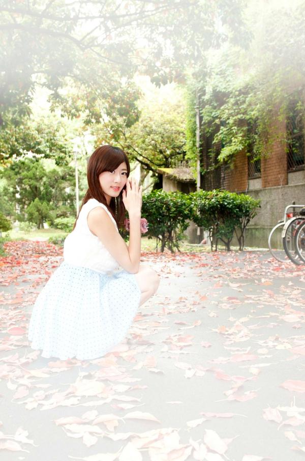    台湾正妹Queena林茉晶校园清新外拍写真集_活力青春风与甜美邻家气质展示第27张图片