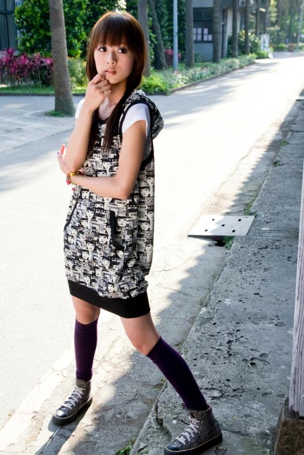    台湾正妹张允霏果子MM台大校园户外写真，清纯甜美系女神元气街拍休闲时光第50张图片