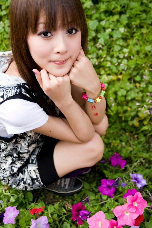    台湾正妹张允霏果子MM台大校园户外写真，清纯甜美系女神元气街拍休闲时光第90张图片