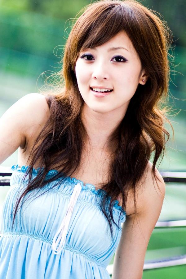    台湾正妹张允霏果子MM台大校园户外写真，清纯甜美系女神元气街拍休闲时光第107张图片