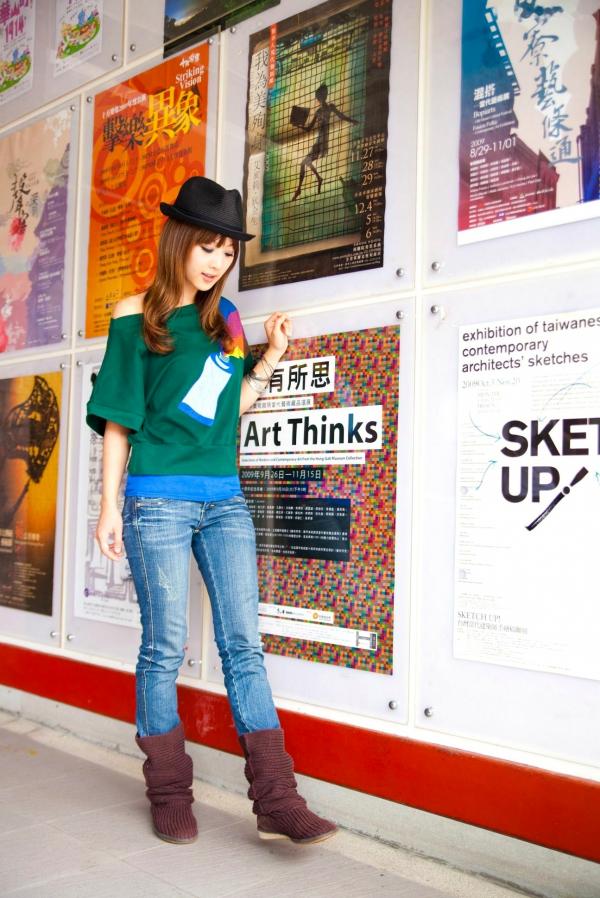    台湾正妹Mikako（果子MM）华山艺文中心时尚街拍写真集 清新休闲外拍私房照第1张图片