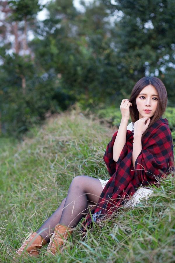    台湾正妹张齐郡JULIE《踏青》户外清纯甜美写真，清新治愈系街拍女神第1张图片