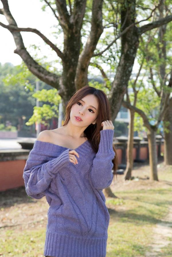    台湾正妹张齐郡JULIE《踏青》户外清纯甜美写真，清新治愈系街拍女神第2张图片