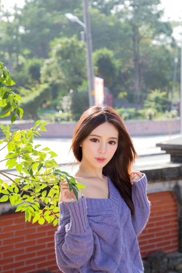    台湾正妹张齐郡JULIE《踏青》户外清纯甜美写真，清新治愈系街拍女神第19张图片