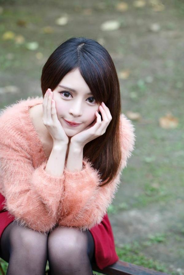    台湾正妹张齐郡JULIE《踏青》户外清纯甜美写真，清新治愈系街拍女神第23张图片
