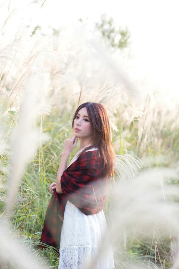    台湾正妹张齐郡JULIE《踏青》户外清纯甜美写真，清新治愈系街拍女神第32张图片