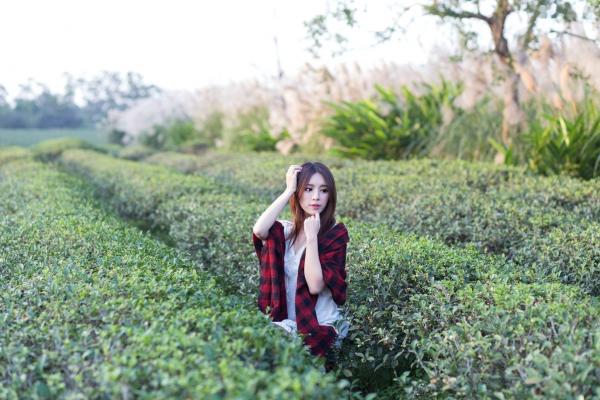    台湾正妹张齐郡JULIE《踏青》户外清纯甜美写真，清新治愈系街拍女神第33张图片