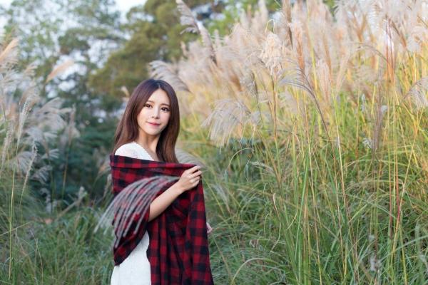    台湾正妹张齐郡JULIE《踏青》户外清纯甜美写真，清新治愈系街拍女神第34张图片