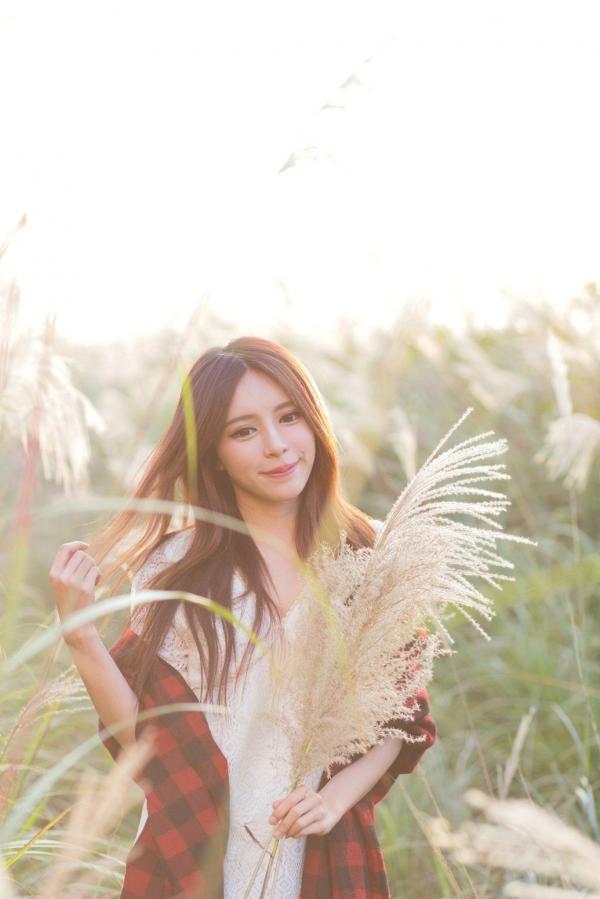    台湾正妹张齐郡JULIE《踏青》户外清纯甜美写真，清新治愈系街拍女神第38张图片