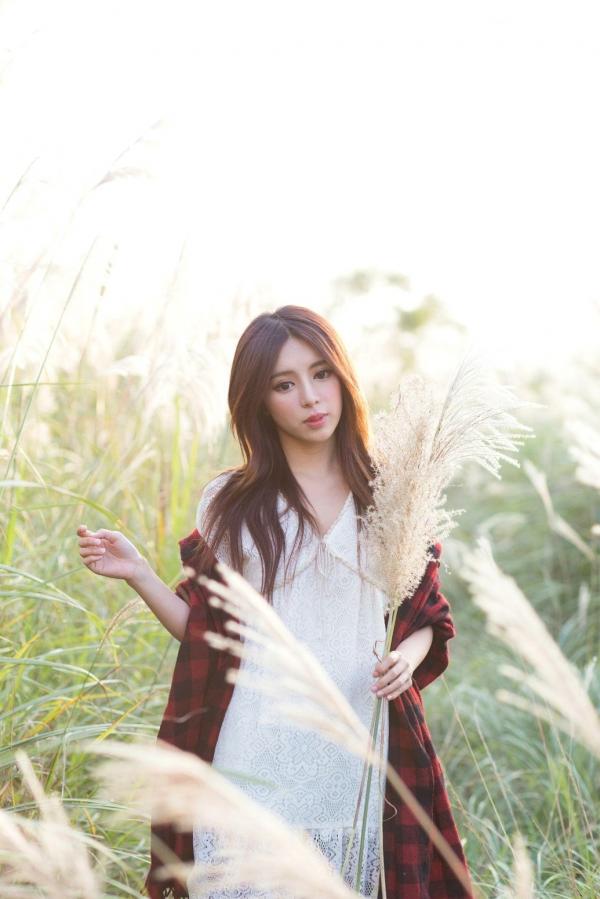    台湾正妹张齐郡JULIE《踏青》户外清纯甜美写真，清新治愈系街拍女神第39张图片