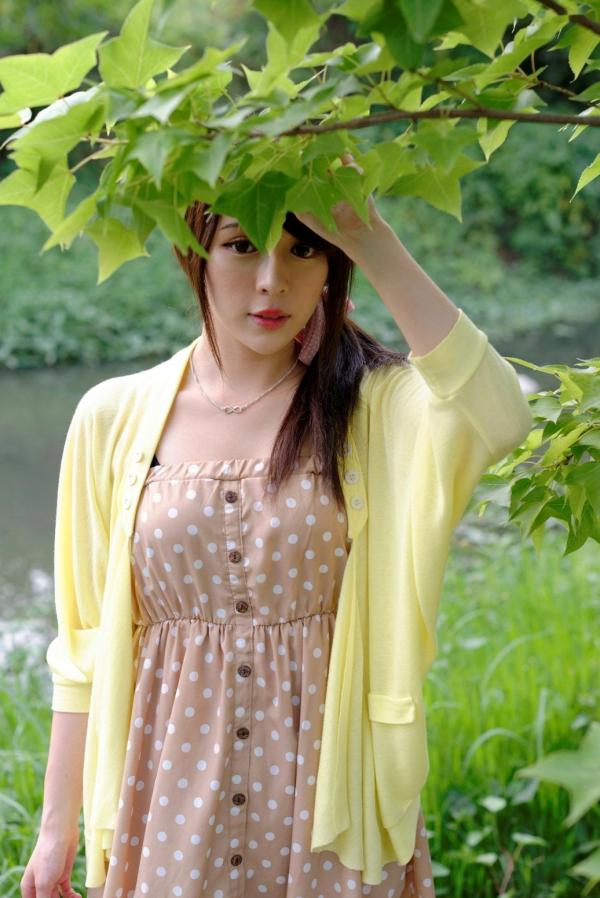    台湾正妹张齐郡JULIE《踏青》户外清纯甜美写真，清新治愈系街拍女神第44张图片