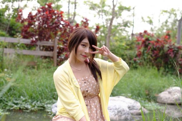    台湾正妹张齐郡JULIE《踏青》户外清纯甜美写真，清新治愈系街拍女神第46张图片