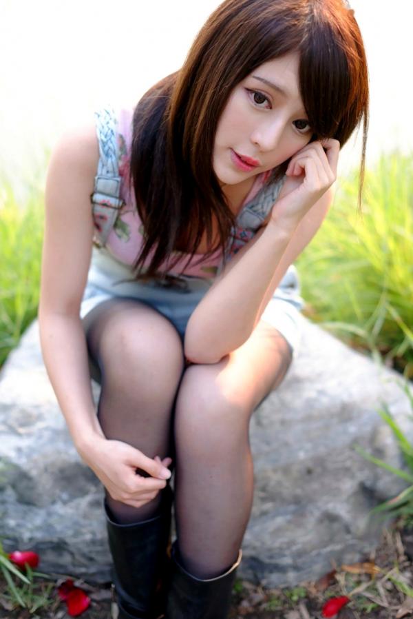    台湾正妹张齐郡JULIE《踏青》户外清纯甜美写真，清新治愈系街拍女神第48张图片