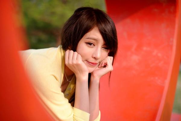    台湾正妹张齐郡JULIE《踏青》户外清纯甜美写真，清新治愈系街拍女神第54张图片