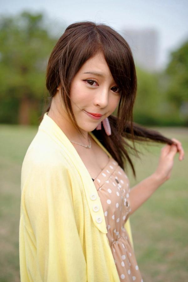    台湾正妹张齐郡JULIE《踏青》户外清纯甜美写真，清新治愈系街拍女神第55张图片