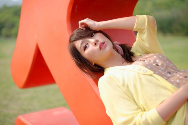    台湾正妹张齐郡JULIE《踏青》户外清纯甜美写真，清新治愈系街拍女神第56张图片