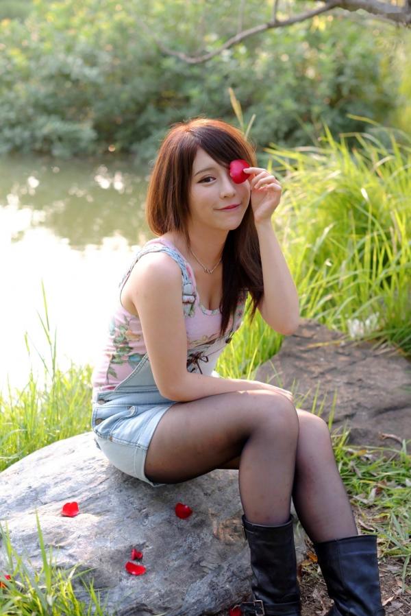    台湾正妹张齐郡JULIE《踏青》户外清纯甜美写真，清新治愈系街拍女神第74张图片