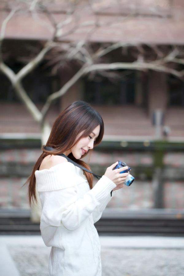    台湾正妹张齐郡JULIE《踏青》户外清纯甜美写真，清新治愈系街拍女神第90张图片
