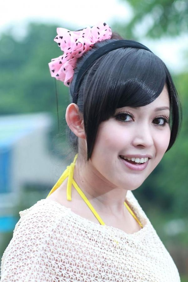    台湾美女杜可薇Avy户外清新写真，甜美镂空针织衫展现修长美腿，时尚街拍气质迷人第17张图片