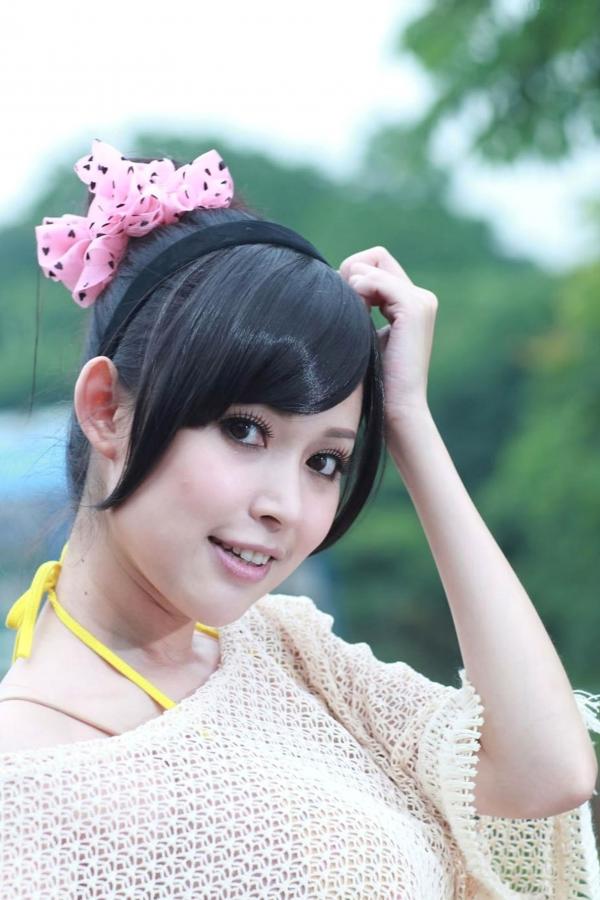    台湾美女杜可薇Avy户外清新写真，甜美镂空针织衫展现修长美腿，时尚街拍气质迷人第18张图片