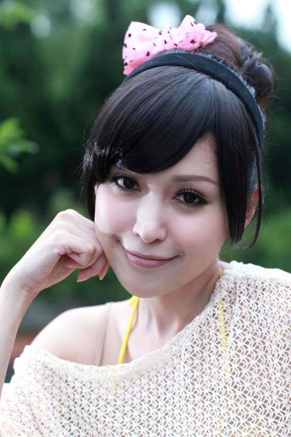    台湾美女杜可薇Avy户外清新写真，甜美镂空针织衫展现修长美腿，时尚街拍气质迷人第26张图片