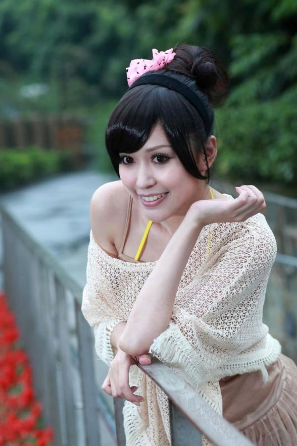    台湾美女杜可薇Avy户外清新写真，甜美镂空针织衫展现修长美腿，时尚街拍气质迷人第30张图片